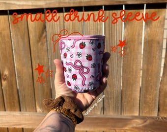 Funda para bebida con lazo de fresa rosa / Funda reutilizable para café helado / Accesorio para café