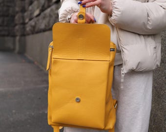 Stylish Leather Backpack for Women, Minimalist, Large Capacity, Convertible Laptop Bag, Women, Ideal for Work and Travel