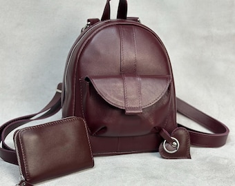 Mochila de piel auténtica, bolso pequeño hecho a mano con bolsillos, minimochila vintage, bolso de viaje para mujer, mochila para el día a día.