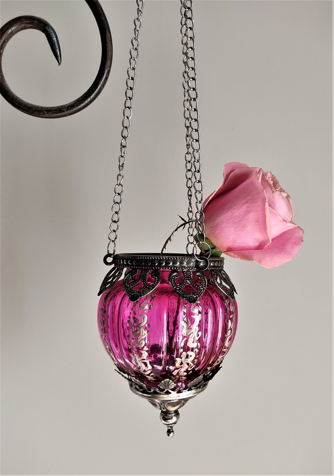 Magenta Glas Hängelaterne mit Zinn dekorative Eisenarbeit