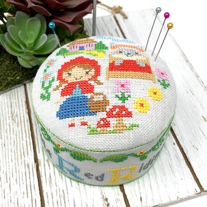 Little Red Riding Hood Pincushion Fairy Tail serie - Cross Stitch Chart door Tiny Modernist