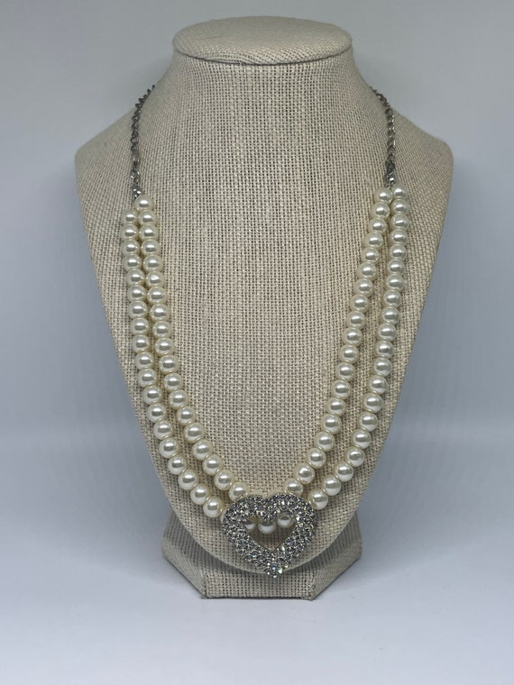 Vintage faux pearl heart necklace - image 4