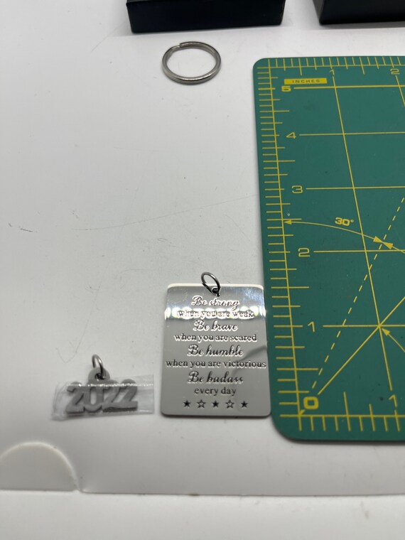 Vanlovemac Be Strong keychain - image 7