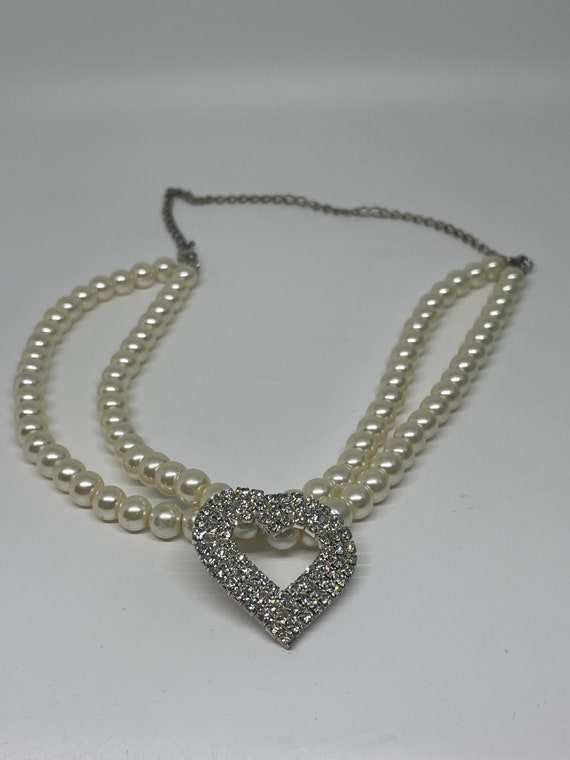Vintage faux pearl heart necklace - image 7