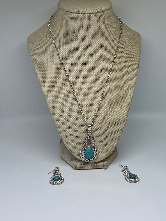 Vintage necklace and matching pierced earrings - image 1