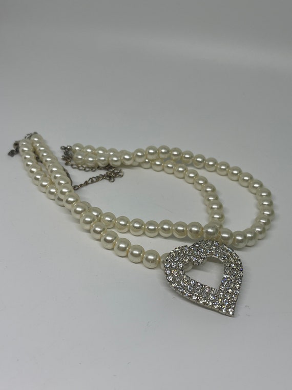 Vintage faux pearl heart necklace - image 6