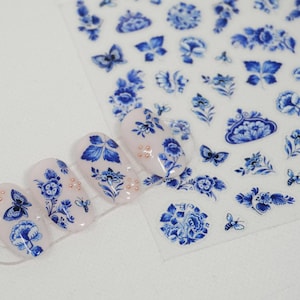 Azul de Delft • Pegatinas para uñas • Arte de uñas con flores, cerámica y mariposas