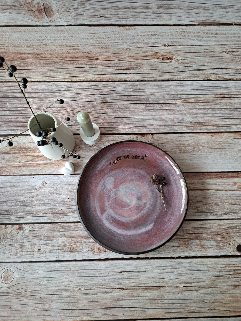 Happy Keramik Teller personalisiert handgemacht drei Herzen so schöne rosa Brombeer Glasur Kaffeegeschirr 1x22 cm, 1x27,5cm 1 Herz Bild 5