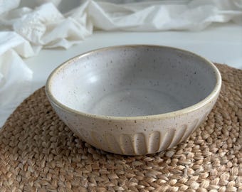 Keramikschale aus Steinzeug SKANDINOA – handgemachte Müslischale & Bowl, 450–800 ml | Creme oder Pistacchio