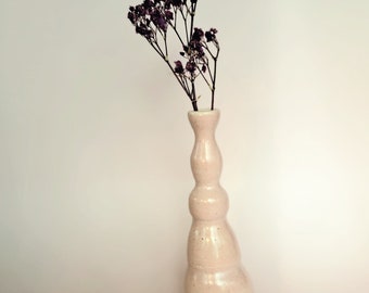 Originelle Designer Deko Vase in Perlmutt Rosa. Diese exquisite Blumenvase verleiht Deinem Zuhause ein Hauch von Eleganz.