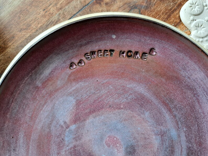 Happy Keramik Teller personalisiert handgemacht drei Herzen so schöne rosa Brombeer Glasur Kaffeegeschirr 1x22 cm, 1x27,5cm 1 Herz Bild 8
