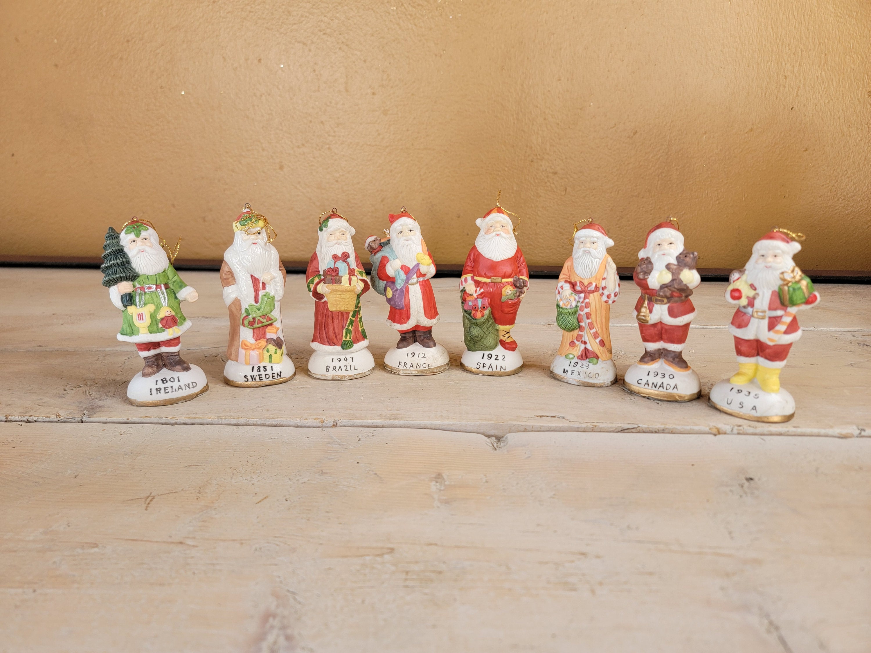 The International Santa Claus Collection Italy La Befana Figurine Ornament  SC005