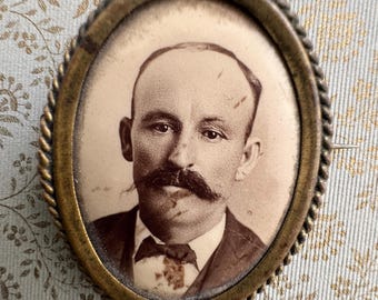 Antique Victorian Mourning Tin Type Photo Brooch.