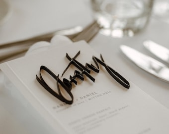 Colocación de nombres para bodas en acrílico negro