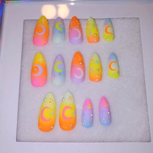 Pastel Moons | Full Nail Set
