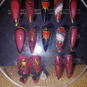 Love&#39;s Curse | Full Press On Nail Set