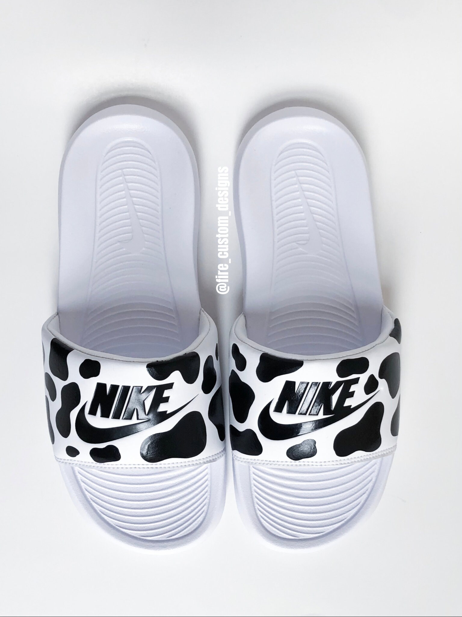 manual terminar Parte Custom Cow Print Nike Victori Slides - Etsy