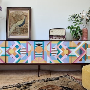 MADE TO ORDER, Benutzerdefiniertes geometrisches Design, handbemalte Statement Möbel, maßgeschneiderte Wohnkultur, Aufbewahrungslösung Credenza Sideboard
