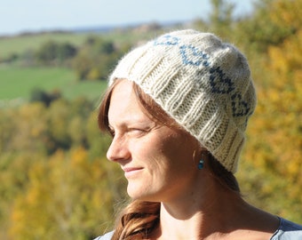 Hand-knit jacquard beanie in 100% Alpaca from the Pyrenees