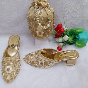 Handbestickte Tasche und passende Schuhe Set - einzigartiges ethnisches Design für Frauen
