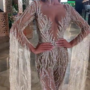 Luxus handgemachte Silber Stickerei Abendkleid Mermaid Ballkleid mit sexy langen Schwanz funkelnde Pailletten Abschlussball-Party Kleid Glasperlen Detaillierung