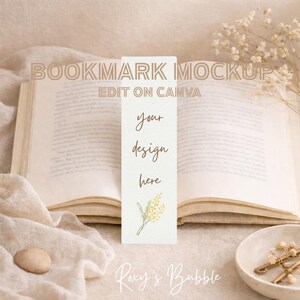 Può includere: Un mockup di segnalibro bianco con il testo "BOOKMARK MOCKUP EDIT ON CANVA" e "your design here." Il segnalibro presenta un'illustrazione ad acquerello di fiori gialli. Il logo Roxy's Bubble è in basso.