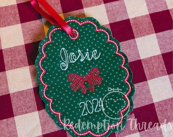 ITH Christmas Ornament with Contrasting Thread, Christmas Gift Tag, ITH Oval Scalloped Bag Tag Embroidery Design, In The Hoop Embroidery