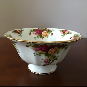 Classic Royal Albert Old Country Roses fine bone china Footed Bowl Royal Albert Old Country Roses Fruit Bowl