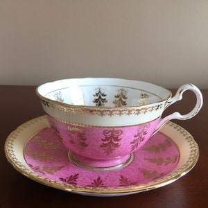 Xícara de chá de porcelana fina Royal Grafton rosa e dourada com pires combinando