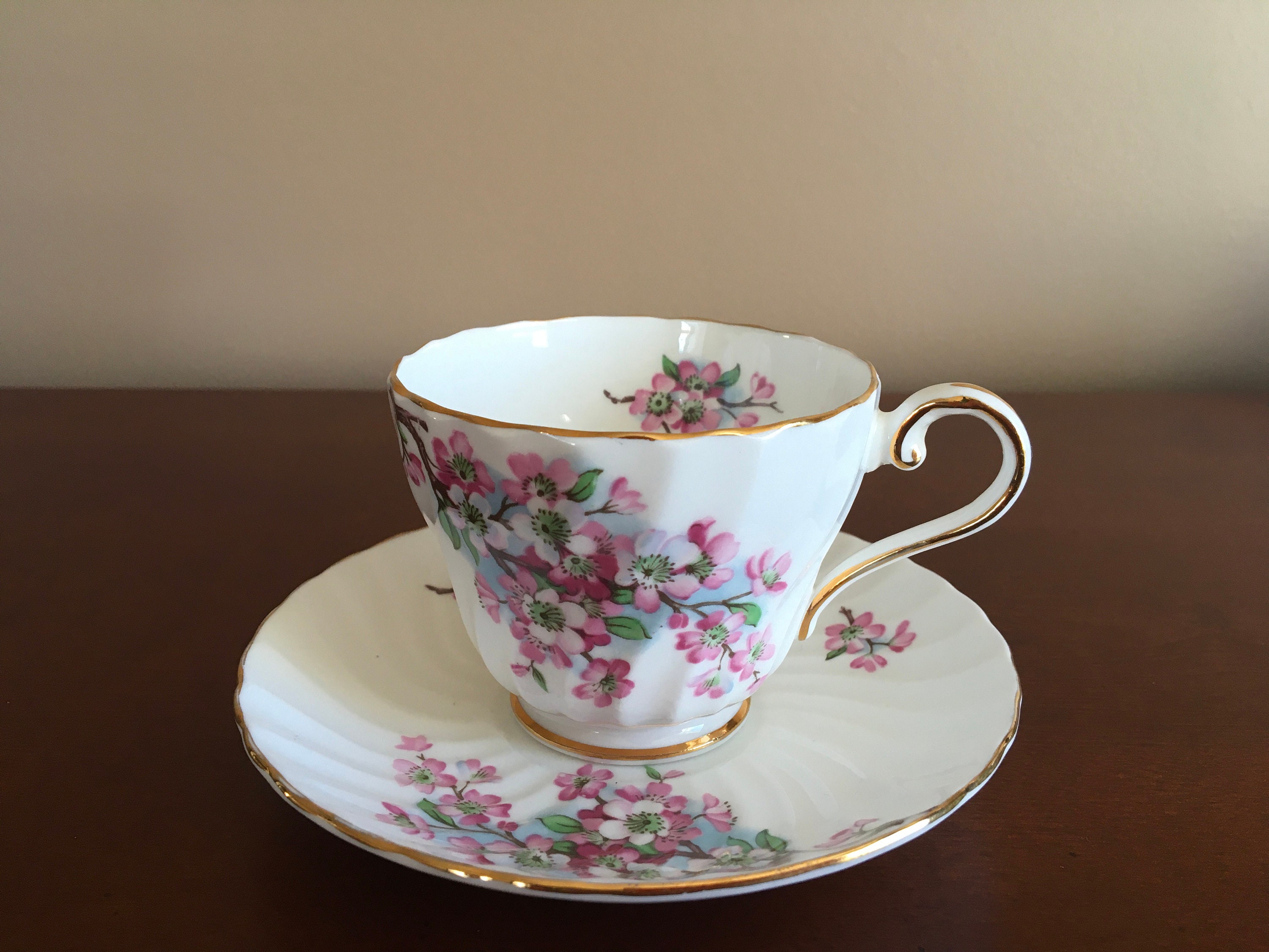 Aynsley China - 新品 英国製 希少 Aynsley【Cherry Blossom】ケーキプラター Aynsley China - 新品 英国製 希少 Aynsley【Cherry Blossom