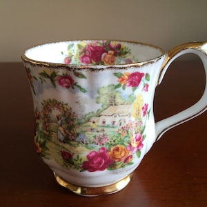 Royal Albert A celebration of the Old Country Roses Garden Coffee mug