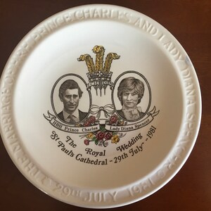 ダイアナ妃とチャールズ皇太子の結婚を記念したヴィンテージのマイオット・ミーキンのプレート