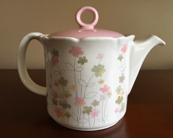 Vintage Sadler England Pink lid with Pastel  Flowers Teapot 4 cups