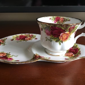 Vintage Royal Albert Old Country Roses fine bone china Tennis plate and matching Tea cup set Royal Albert Snack set Old Country Roses