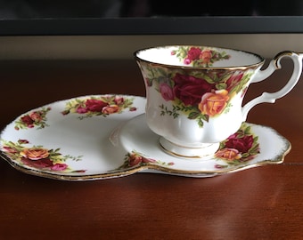 Vintage Royal Albert Old Country Roses fine bone china Tennis plate and matching Tea cup set Royal Albert Snack set Old Country Roses