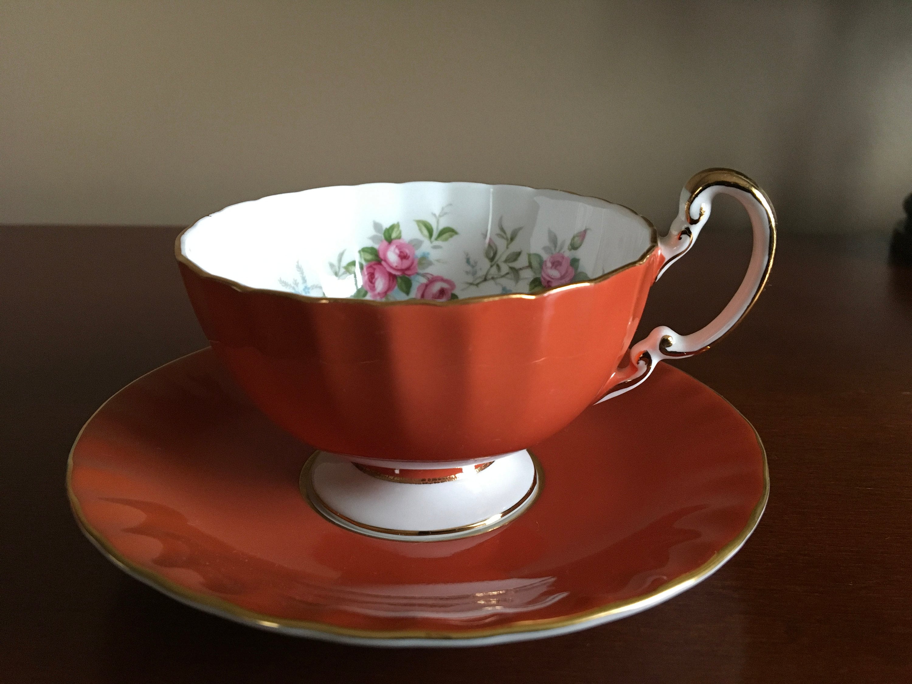 Tasse à thé et sous-tasse collection Ruban rose modèle Rond