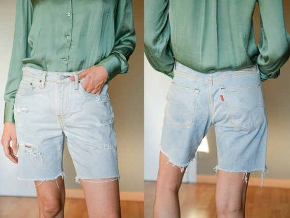 Vintage Levis 501 denim shorts / Light Wash Denim