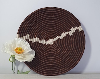 Cesta de Ruanda feita à mão: decoração de parede em tecido marrom