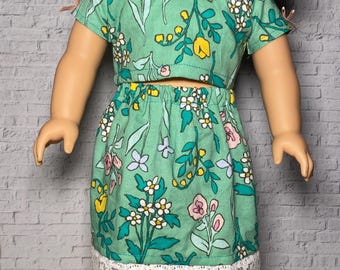 18 inch poppenkleertjes: groenroze bloemenset met crop-top en rok met kant en strikaccenten