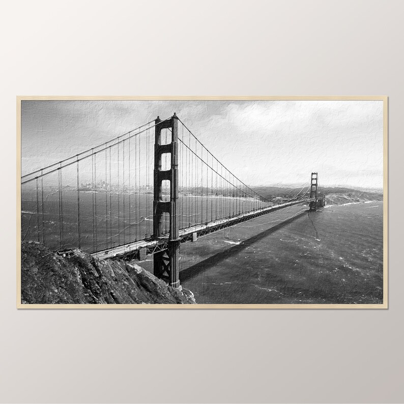Puede incluir: Una fotograf&iacute;a en blanco y negro del Puente Golden Gate en San Francisco, California. El puente se ve desde la distancia, con el horizonte de la ciudad en el fondo.