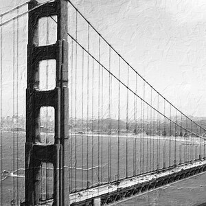 Puede incluir: Una fotograf&iacute;a en blanco y negro del puente Golden Gate en San Francisco, California. El puente es un puente colgante con dos torres y una larga extensi&oacute;n.