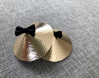 Cache-tétons burlesque en faux cuir doré avec mini noeuds