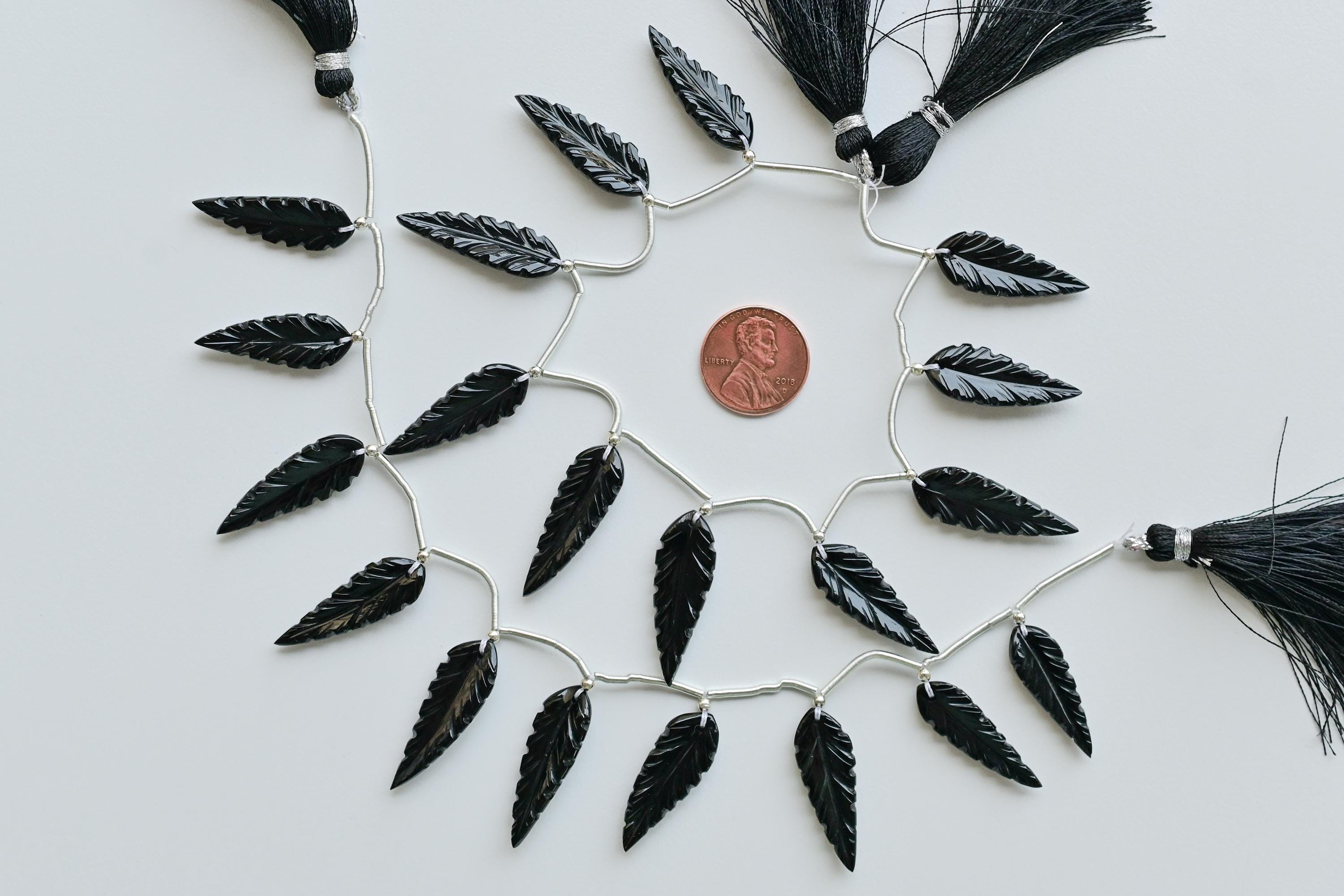 ブラックオニキス彫刻ロングリーフビーズ 10個 | 天然宝石フェイス