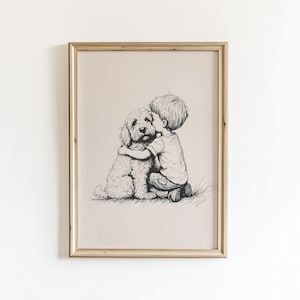 Peut inclure: Une impression d'art murale encadrée présentant un dessin au trait noir et blanc d'un enfant serrant un chien touffu dans ses bras. L'illustration montre l'enfant agenouillé et embrassant le canidé, sur un fond beige clair dans un cadre en bois clair.