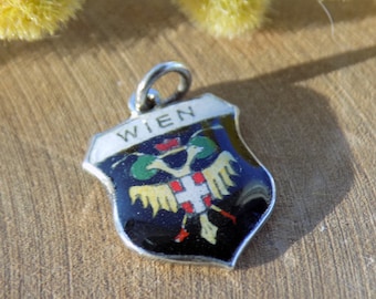 SILVER ENAMEL TRAVELLER  Shield Charm Wien.Vintage Sterling Silver Souvenir Travel Pendant.Zilveren Bedel Wenen.Bracelet Pendant.Charm Wien!