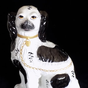 CHELSEA HOUSE Vintage Hand Painted Italian Porcelain Staffordshire Dog Figurine.King Charles Spaniel.Fireplace Dog.Vintage Hond Porselein!