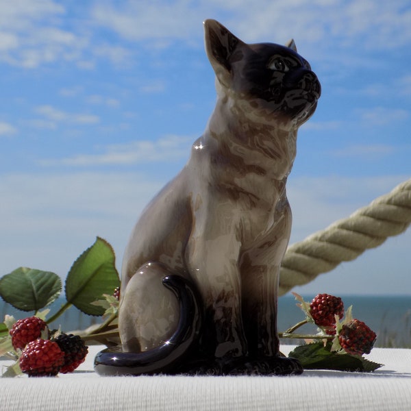 VINTAGE PORCELAIN SIAMESE Cat Figurine.Siamese Kat.Zillermahler Cat Figure.Porzellan Siamesische Katze.Cat Art Pottery.Chat Siamois.Siamees!