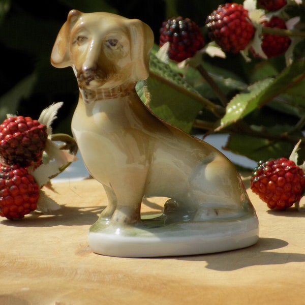 ZSOLNAY PORCELANA DACHSHUND Figurilla.Vintage Made In Hungary Dachshund.Coleccionable Pécs Zsolnay Porcelana.Wiener Dog.Teckel beeld. ¡Bassotto!