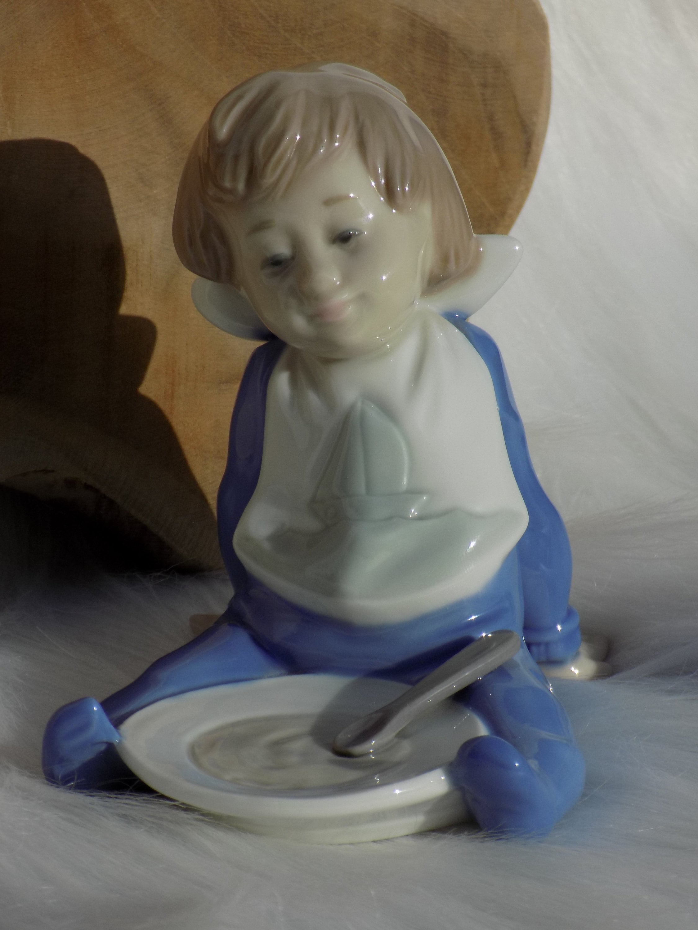 リアドロ　男の子 NAO BY LLADRÓ #1074 I'M Full Porcelain Baby Boy Figurine