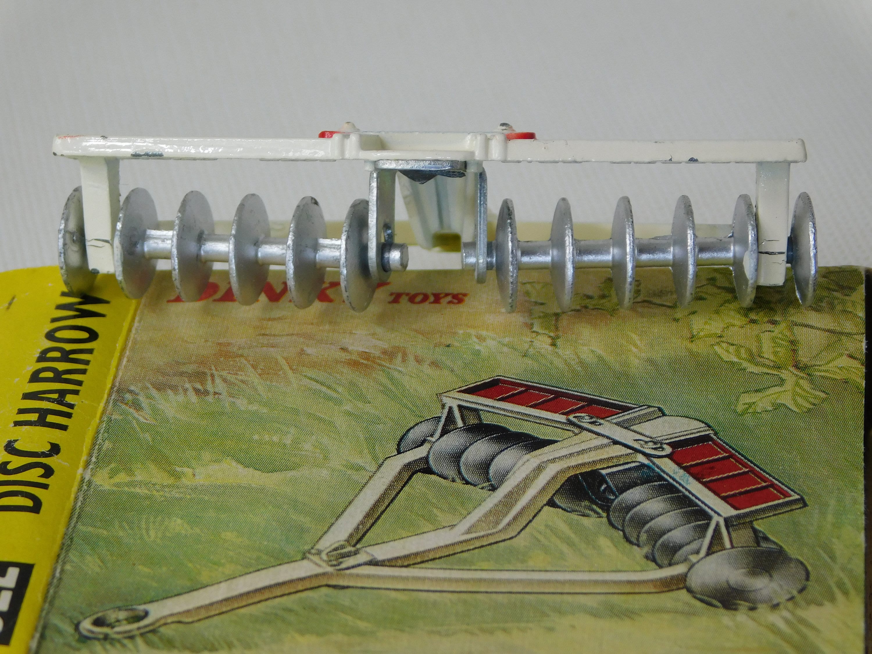 Dinky Toys GB N º 322 Disco Harrow Déchaumeuse Agricole en Caja